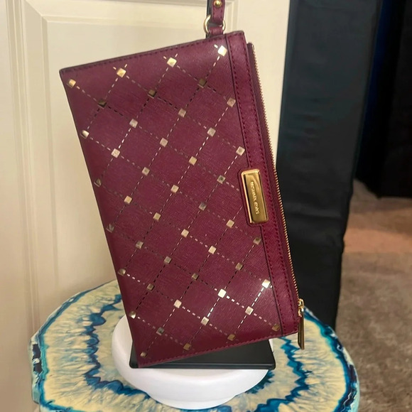 Michael Kors NWOT Burgundy and Gold Diamond Large Wristlet No Callouts - Picture 1 of 7